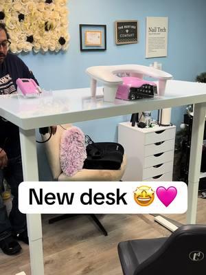 Big thank you to my dad!!🥹🩷🩷  #nails #nailtech #naildesk #standupdesk #nailsupplies #nailstudio #naillife #beginnernailtech #naillamps #naildrill #nails #nailcommunity #nailtechlife #fypシ゚viral 