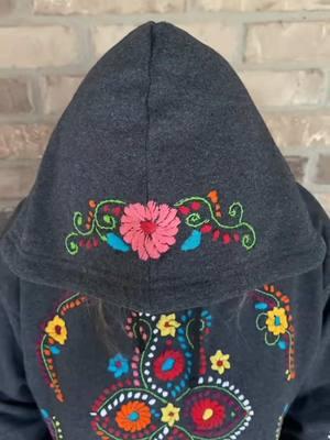 The cutest 100% hand embroidered hoodies 🌸🌼 #colorjoyco #onthisday #handmadegifts #hechoamano #giftideas #christmasgiftideas #artesaniasmexicanas #embroideredsweatshirt #embroideredhoodie #hoodieszn #sweaterweather 