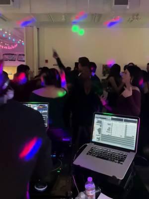 When you love your job! #dj #djlife #nohands #hiphop #throwback #urbanlife #2000s #dance #music #party #vibes #together #workparty #workfriends #work #corporate #unity #fyp #foryoupage #djrolo #djstevenfortes 