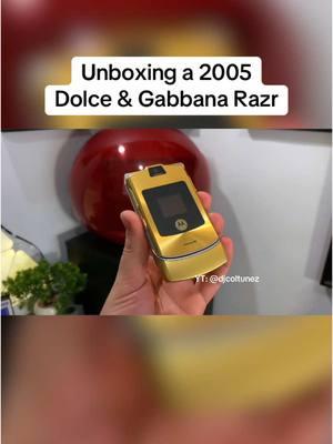 Unboxing a 2005 Dolce & Gabbana Razr #motorolarazr #razr #flipphone #dolcegabbana #dolceandgabbana #luxury #hellomoto #2000snostalgia 