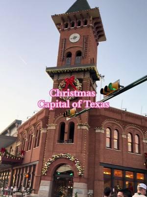 Grapevine in DFW is the Christmas Capital of Texas 🎄✨🎅 #dfw #dfwthingstodo #dfwchristmas #dfwchristmasactivities #grapevine #grapevinetx #grapevinemainstreet #christmascapitaloftexas 