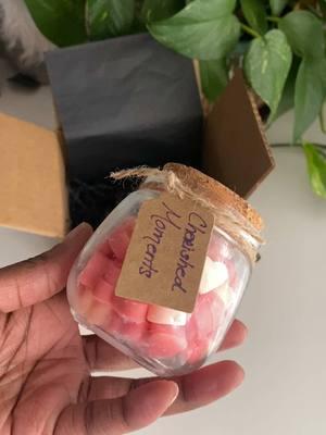 Packing up an order of our Cherished Moments wax melts with so much love and gratitude! 🕯️✨ Thank you for supporting my small candle business—it means the world 💕 We’ve added a few scent samples as a little thank-you gift so you can explore more of our fabulous fragrances! 🌸 Be sure to check us out to discover all the other amazing products we offer 🛍️ #SmallBusinessLove #WaxMelts #CherishedMoments #kamaricandleco #ThankYouForSupporting #CandleLovers #waxmelts #soywaxmelts #homefragranceproducts #waxtarts #candlebusinessowner 