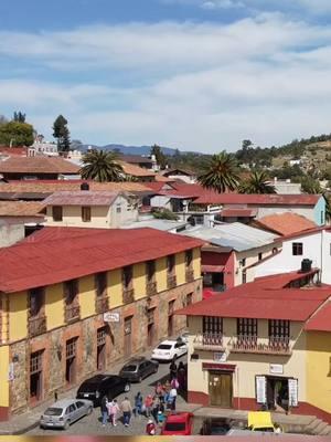 Tlalpujahua Michoacán 🇲🇽 México Pueblo Mágico  . . . #Tlalpujahua #Michoacán #mexico ##SulyDorado #DePaseoConSulyDorado #estoesmexico #pueblomagico #pueblosmagicos #mexicolindoyquerido #México 