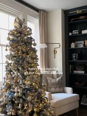 We are days out from the big day but it’s never to late to put a tree up! So many are on sale that you can use for years to come!  #holidaydecor #holidaydecorating #holidayhomedecor #christmasdecor #christmashome #bluechristmastree #coastalchristmas #cottagechristmas #simpleholidaydecor #classichomedecor #classicstyle