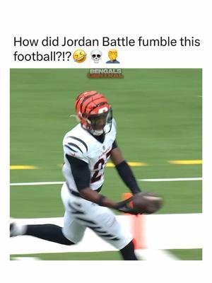 ALL HE HAD TO DO WAS HOLD ONTO THE BALL🤣 #Bengals #WhoDey #Cincinnati#BengalsNation #SuperBowl #AFCNorth #NFL #Football #MondayNightFootball #Sports #SuperBowl #AFC #NFC #SportsBetting #Betting #Bet #touchdown #sack #hit #catch #micdup #ref #penalty #flag #block #qb #wr #rb #halloffame #JoeBurrow #JaMarrChase #TeeHiggins #JakeBrowning #LSU #LSUFootball #Rivalry #Rivals #TaylorSwift #block #pancake #fyp #TikTokViral 