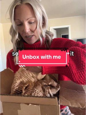 🎀unbox with me🎀 I am OBSESSED with anything @medicube so I cannot wait to try these new products.  Pet cologne??? I had no idea there was such a thing, genius!!!  #unboxing #unboxingvideo #blackfriday #skincare #medicube #TikTokShop #petcologne #MomsofTikTok #contentcreator #fyp 