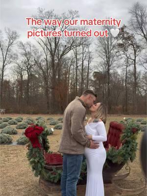 & these are only the sneak peeks 🥹❤️🛷🎄 so in love #blessings #pregnancy #rainbowbaby #babyboy #christmas #christmasmaternityshoot #decemberbaby #maternityshoot #pregnancypictures #mommyanddadddy #simplyshorephotography 