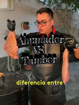 AHUMADOR (Hierro) Vs TAMBOR (Acero) 💨  Quise hacer este video porque me hacen mucho la pregunta de qué tipo de parrillera adquirir para la casa y aquí les explico - Tambor ahumador, es especial para ahumar piezas grandes y grandes cantidades durante un tiempo prolongado y una temperatura baja de 100°C lo cual me asegura jugosidad y terneza. Yo lo recomiendo más que todo para trabajar ya que tiene buen precio y excelente resultado  - Tambor de acero inoxidable, este tambor eleva mucho su temperatura debido al material metálico, el acero inoxidable hace un rebote de calor más alto que el hierro de las otras parrilleras. Es especial para hacer chicharrón, cortes pequeños pero para poder ahumar en el a baja temperatura hay que llenarlo de proteína para que así baje la temperatura. Es muy bueno para hogar pero también para trabajar por su capacidad  ¿Cuál prefieres tu? Más nada… Llévatelaaaaa 🙌🏻 #asados #ahumador #ahumados #ahumado #asador #carnes #parrilla #chef #cocina #Receta #parrillada #asado #recetas #cocinero 