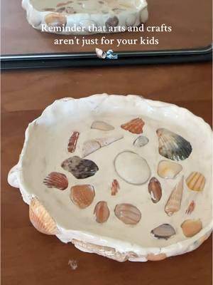 We collect shells everytike we gonto the beach so that way we can surround our home with our beach memories in little trinkets #beachmom #sandiegomom #socalmom 