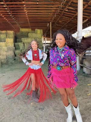 Photoshoots at the ranch!  @norachester321 @addiee  #capturedbycambrie #foryou #toddlersandtiaras #winningcircle #pageantprep #glitzdress #cambriescourt #pageantprep #glitzdress #cambriescourt #pageants #glitz #behindthescenes #photoshoot 