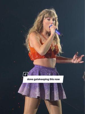 POV: You’re on the floor at the Eras Tour in Paris 🇫🇷 when Taylor drops into Bad Blood and the energy is INSANE! N2 🥹✨🫶 😱🔥 We nailed the 'HEY! STOP!' chant, and she was right there looking absolutely stunning in her tangerine top and purple skirt—it totally gave 'lilac short skirt' vibes 🌸✨. Truly an unforgettable night with Taylor this close. 🧡💜 @Taylor Swift @Taylor Nation #pariststheerastour #TSTheErasTour #fyp #taylorsversion #nottaylorsversion #ErasTourParis #BadBlood #TaylorSwift #1989 #paris #ParisNights #ForeverMemory