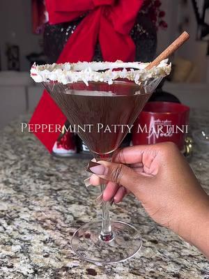 Peppermint Patty Martini ft @Bartesian New 🍸yall this was so good! 🤍 #bartesian #christmas #christmasdrinks #peppermintpatty #xmas #xmasdrinks #Vlogmas #dailyvlog #bartender 