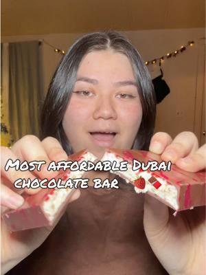 We love this flavor !! 🍓🍫#fypシ #foryoupage #xyzbca #review #TikTokShop #viralvideo #Foodie #foodreview #foodtiktok #foodies #mukbang #snack #dubai #dubiachocolate #viraldubiachocolatebar #chocolate #chocolatelover #dodochocolates #dodo #thedodochocolates #strawberry #strawberrycheesecake #yummy #yummyfood #bigbackactivities #bigback 