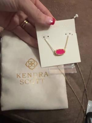 #kendrascott #elisa #necklace #necklaces #beautiful #pink #christmas #mademyyear #mmyodress #tiktokshopcreatorpicks #launchpad #tiktokshopblackfriday #giftguide #tiktokshopholidayhaul #fypシ゚viral 