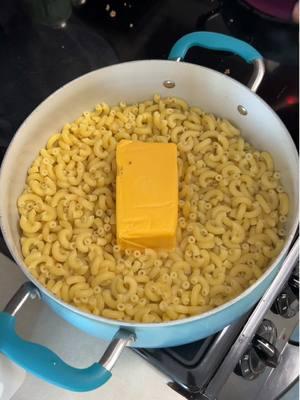 Momma makes homemade hamburger helper 🥹 @Josh Godfrey @Josh’s Momma #joshsmom #joshandmomma #EasyRecipe #familyrecipe #quickdinner #easydinner #familydinner 