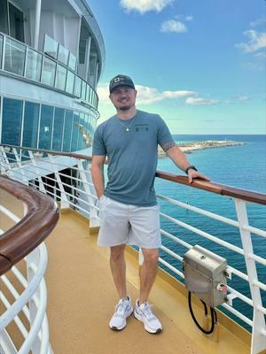 My mans got all the moves!!!! @Eric J #worldssexiestman #oasisoftheseas #royalcaribbean #cruise #50 #taken #hesgotthemoves #dadsoftiktok #dadbod #southernmen #miami #cococay 