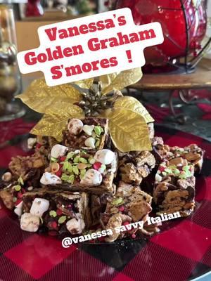 @Vinessa Savvy Italian #holiday #dessert #smores #smoresbars #cereal #marshmallow #EasyRecipe #snack #snackideas #party there’s a great time of the year. You can decorate them for any holiday or don’t decorate them at all.!! They were delicious and they were a huge hit. Everybody loved them. 🎄❤️