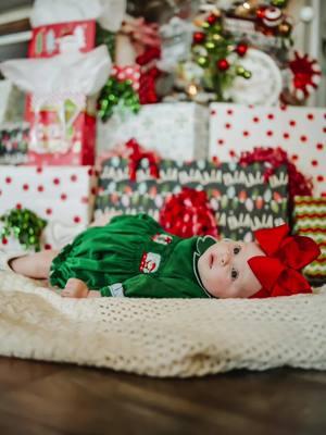 stetty’s 1st Christmas❤️🎄🎅🏻  #christmas #christmastiktok #christmaspictures #pictures #christmaspictures #1stchristmas #christmastime #happyholiday 