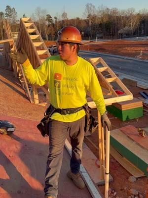 Algo de mi trabajo ✅🦺🔨🏗️📐🛠️ #construction #framing #foryou #parati #wood #framer #usa #woodframing #viral #fyp #woodhouse #woodframing 