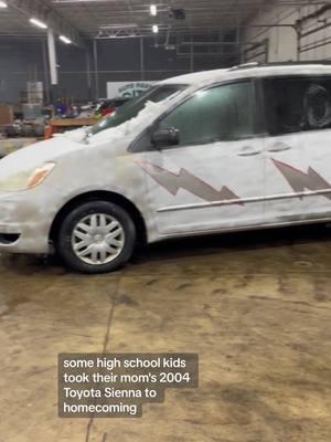 Attn High Schoolers : Dont Paint Moms Van for Homecoming. Check out this 2004 Toyota Sienna #toyotasienna #minivan #Homecoming #spraypaint #destroyed #powerwashing #autorecycling #junkyard #autopartscity 