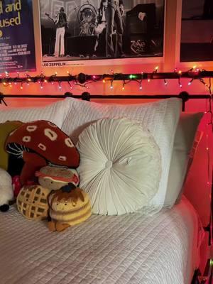 best time of the year <33 #fyp #foryoupage #fyppppppppppppppppppppppp #snoopy #jellycat #jellycats #jellycatcollection #bartholomewbear #vintage #rocknroll #peanuts #RoomTour #apartmenttour #apartmentdecor #christmas #christmasdecor #winter #classicrock #pinkfloyd #thebeatles #ledzeppelin #grunge #pearljam #nirvana #aliceinchains #soundgarden #rhcp #almostfamous #pennylane #dazedandconfused #stillwater #vinyl #vinylcollection #recordcollection #seventies #80s 