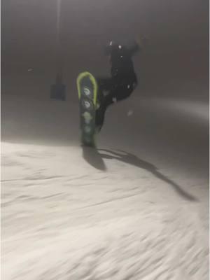 Light clip #slammed #spiritmountain #snowboarding #front3 #fog 