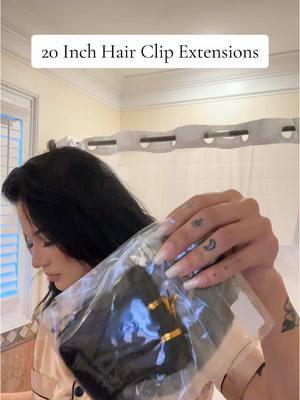 First time using clip-ins and i loved them!! They blend in so well 😍 #fy #hairclipextensions #extensions #hair #hairtok #grwm #christmas #trending #clipon #easyandfast #pretty #long #20inch #foryou #ttshop #share #hi 