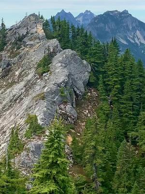 Love these views 🥰#washingtoncheck #fyp #pnwonderland #hikingtiktok #hikingadventure #cascademountains 