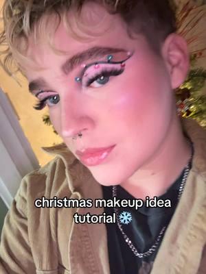 what other looks should i try? #fyp #christmasmakeup #makeuptutorial #grwm #christmaslightmakeup 