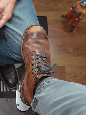 #shoeshine #workboots #shoestagram #shoes #boots #leathershoes #polish #shoesaddict #shoemaker #beforeandafter #asrm #asmrsounds #asmrvideo #asmrshoeshine #satisfying #asmrcommunity #noreup #foryou #viral #fyb 