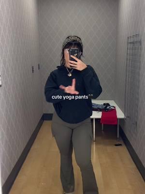 #CapCut i would def size down #viral #leggings #leggingsoftiktok #leggingsoutfit #flaredleggings #yogapants #yogapants 