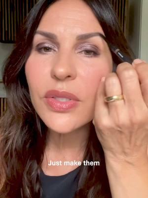 A quick-and-easy holiday look is the gift that keeps on giving. @Carola Gonzalez pairs our limited-edition Smokey Gleam Eye Shadow Palette with a few of our tried-and-true timesavers for a look that comes together in minutes. #BobbiBrown #HolidayMakeup #LetYourBeautyShine