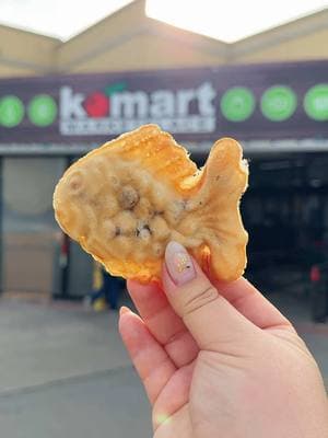 These fish shaped breads freshly made cant be beat! 🤤 #dallastx #dallashotspots #dallashiddengem #bungeoppang #komartdallas #taiyaki 