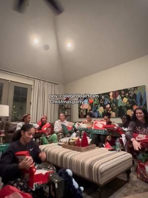 Merry Christmas from your fav college basketball team🤭😘 #fyp #Vlog #christmas #party #collegebasketball #team #vanderbilt #gifts #secretsanta #pajamas #funny #studentathlete 