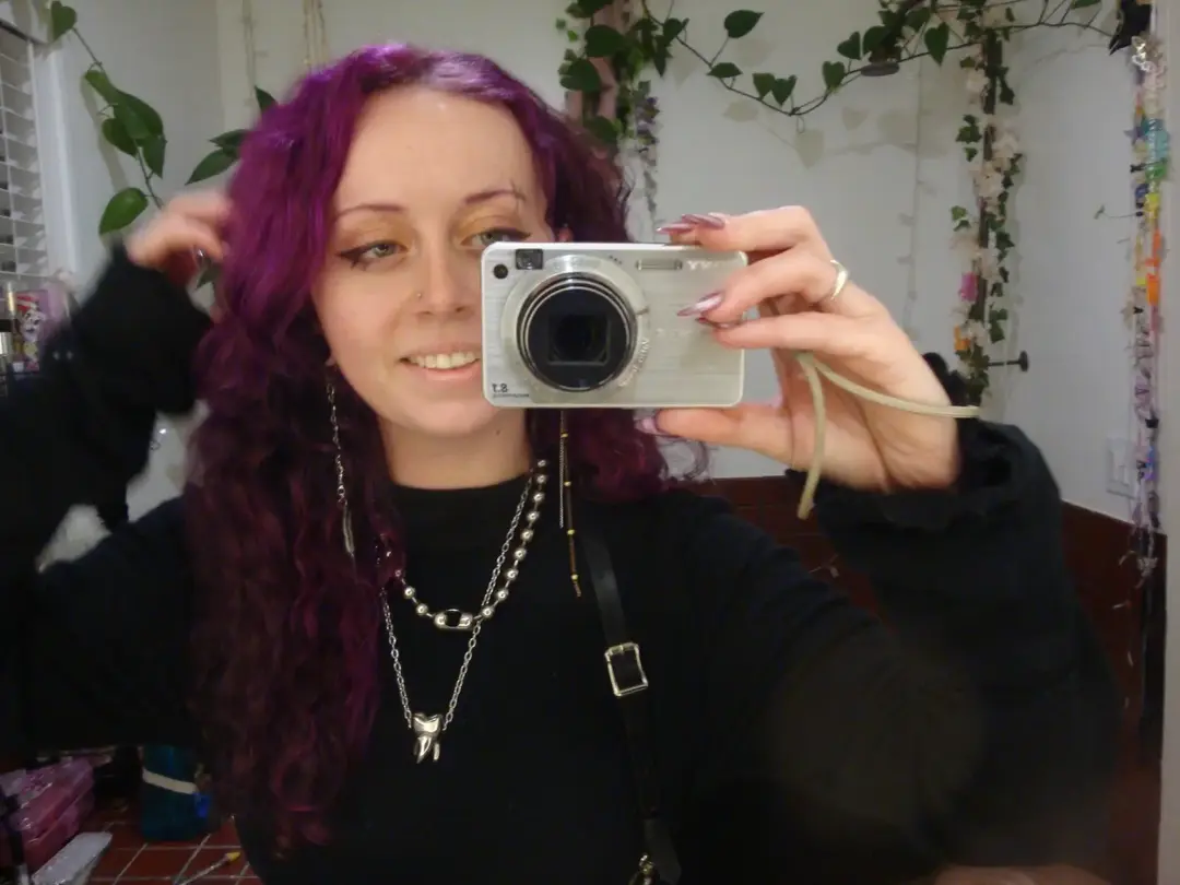 camera moment  #purplehair #goth #brainmelting 