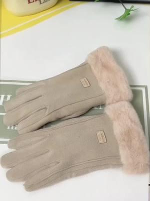 Stay warm and stylish with these soft, suede-like gloves! Thickened lining for extra warmth, flexible fit for easy touchscreen use, and no tightness – comfort at its best. #SuedeGloves #WinterWarmth #TouchscreenGloves #CozyAndFlexible #StayWarmInStyle #SoftAndComfy #PerfectFit #NoMoreColdHands #WinterEssentials #HandyAndComfy