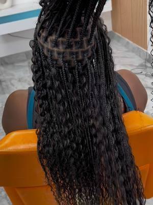 💥Before and After tge hot water 💥 ✨smeduim boho braids  @rosesbraids1  @longdreamsalon #hairofinstagram #coolhair #godessbraids #bohomainstyle #rosesbraids #blackhair #bohobobbraid #gypsystyle #tampahaistylist .. 