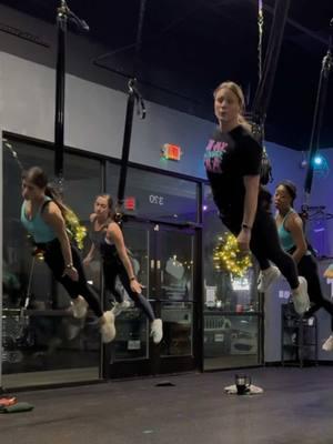 Mash up with a mash up #mashup #bungeefitness #bungee #groupfitness #funfitness #spandex #bungeeaerobics 