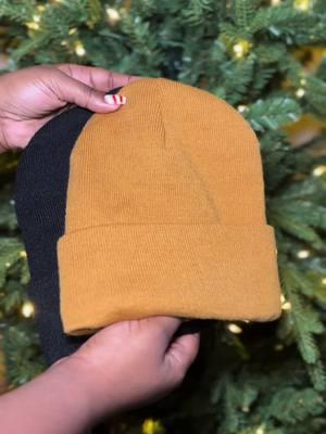 BEANIES WITH SATIN INSIDE #satinbeanies #beanie #beanies #beanieseason #tiktokshopfinds #trending #tiktokshopholidayhaul 