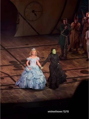 wicked bows 12/15! #wicked #wickedmusical #glinda #elphaba #broadway #theatre #gershwin #marykatemorrissey #alexandrasocha @WICKED the Musical 