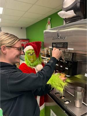 When the grinch comes to EIC he comes to put in that W O R K! 💪🏼😤 #grinch #holidays #whoville #christmas #tree #icecream #softserve #homemade #pgh #funny #fyp #trending 