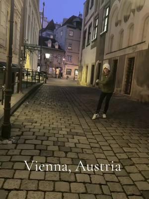 Maddie Ziegler aint got nothin on me 🤣 #viennaaustria 