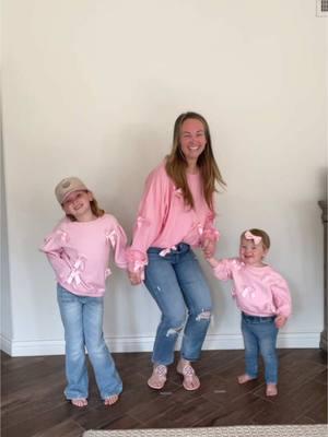 I’m no influencer, but I always try to do my best to influence my kiddos to be loving and kind tony humans!!!! GIRLS DAY FOR THESE BENDEL BABES!!!! #momtok #pinkbows #matching #momanddaughter #momanddaughters #ivfmama #mamatothree #threebabies #mygirls #daughters 