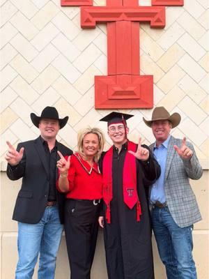 There’s now 4 Texas Tech graduates in the Rousser household. Congratulations little brother❤️🖤 Red Raiders for life #texastech #texastechgrad #lubbock #collegegrad #graduation #redraiders 