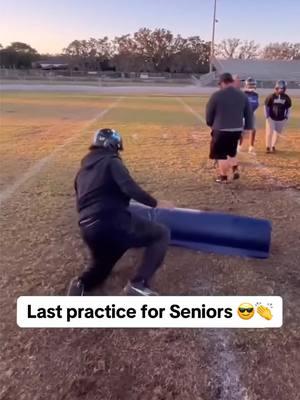 Having fun at the last practice 😁🏈 (via battle.customs/IG) #football #seniors #practice #lastride #tackle #drills #athlete #highschoolfootball #memories 