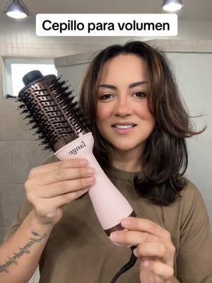 Este cepillo te deja volumen en el cabello! #hairbrush #hairblow #blower #TikTokShop #women #brushdryer 