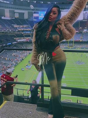 #CapCut Game Day 🤩 #footballgames #footballgirl #saints #neworleanssaints #neworleans #superdomeneworleans #saintsgameday #fypシ゚viral #fypage #fyp 