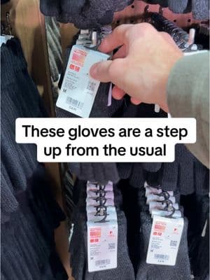 Gloves that work as hard as your thumbs📱✨ #UNIQLO #UNIQLOUSA #gloves #heattech #heattech #heattechuniqlo 