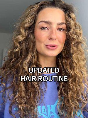 a highly requested updated hair routine🤭 it’s been a while since ive made a full tutorial! i actually feel like my curls / waves have been looking a lot better recently since incorporating a couple new products (air dry cremes, mousse)! & ofc this routine wont necessarily work on all hair types, but if you have a similar hair texture to me, it might! this is just what ive been using recently and wanted to share 🤞 #hairtok #airdryroutine #stylingmyhair @Briogeo @THE OUAI @Pureology @Kérastase @amika 