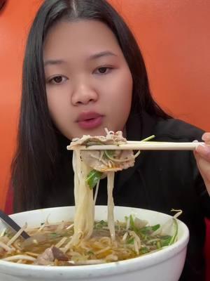 Lets have some Pho in this cozy weather☺️🫶🏻 #pho #vietnamesefood #vietnamese #soup #soupseason #mukbang #asmr #phoseason 